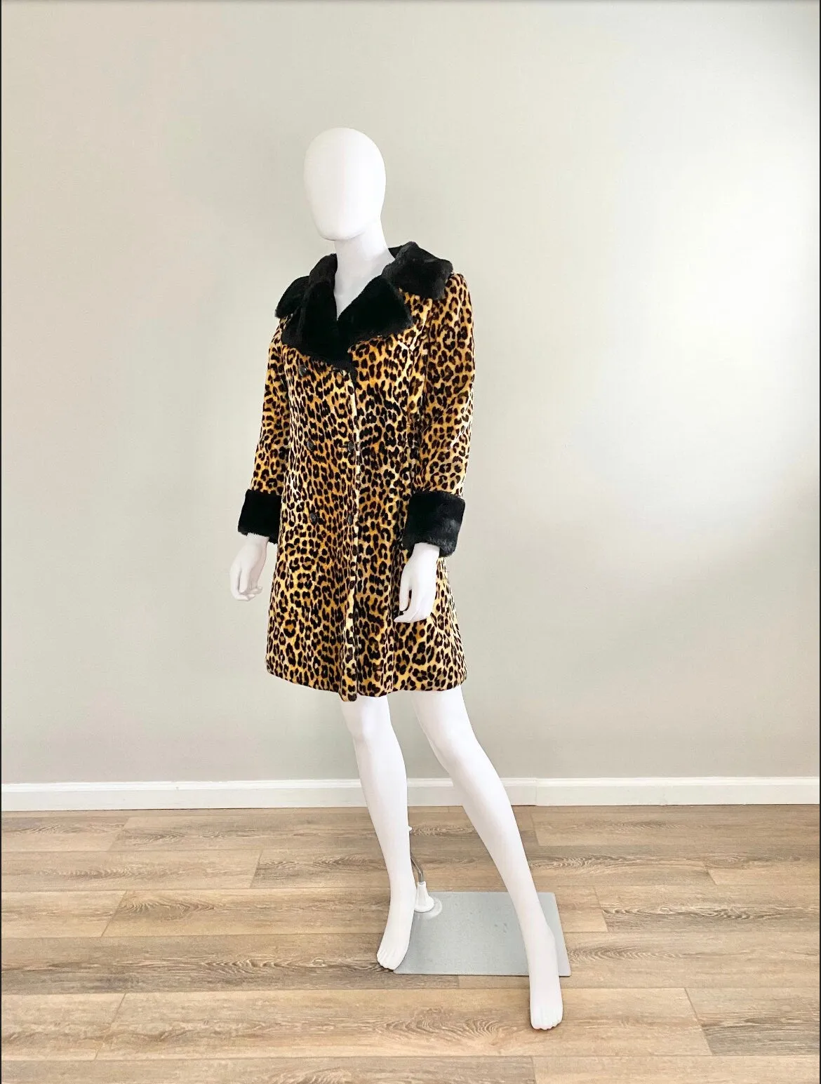 Vintage 1960s Velvet Leopard Print Coat / 60s retro vegan fur coat / size S