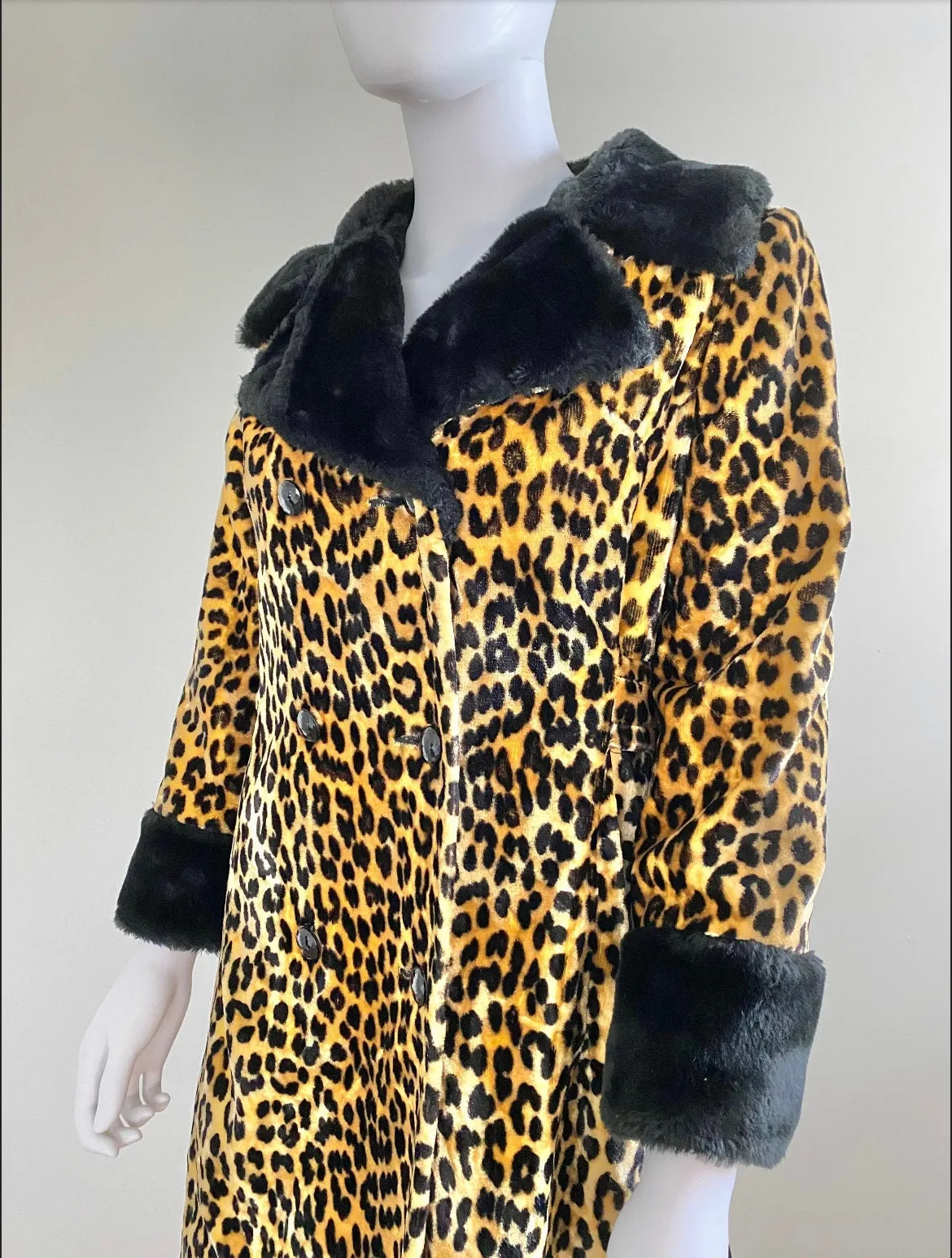 Vintage 1960s Velvet Leopard Print Coat / 60s retro vegan fur coat / size S